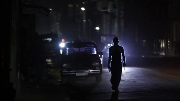 Cuba vuelve a quedar a oscuras tras apagón masivo en medio de su aguda crisis energética